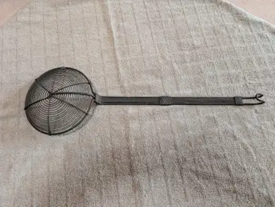 Nice old vintage spider strainer/ skimmer ladle Looks great hanging on the wall Fergus, ON area $15....