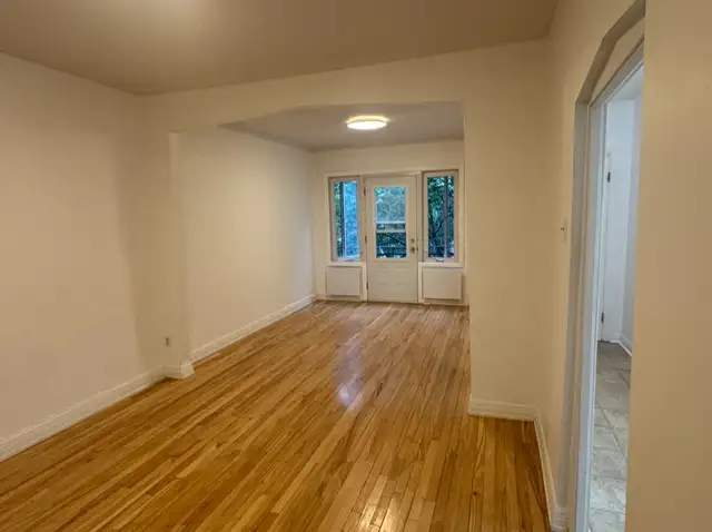 Grand 5 1/2 rénové à côté du metro Fabre (ligne bleue)