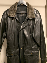 Manteau en cuir noir  /  Black leather coat