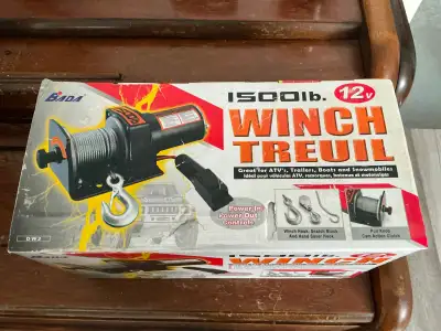 Treuil neuf 12 volts dans son emballage d’origine. Moteur à aimant permanent de 0,5 CV pouvant tract...
