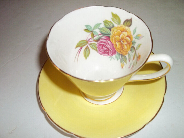 Old Royal cup & saucer in Arts & Collectibles in Chatham-Kent - Image 3