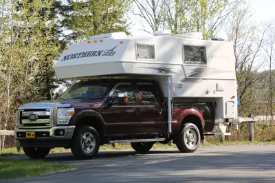 Vends très rare au Québec Campeur Northernlite 8-11 EX DB S 2021 monté sur Ford 250XLT Super Duty le...