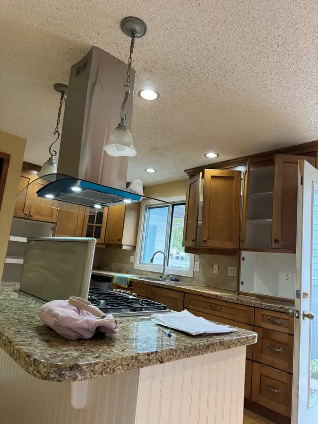 Available October 1st. 3 bedroom big main ranch land 