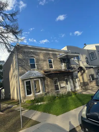 One bdrm steps from Sussex!