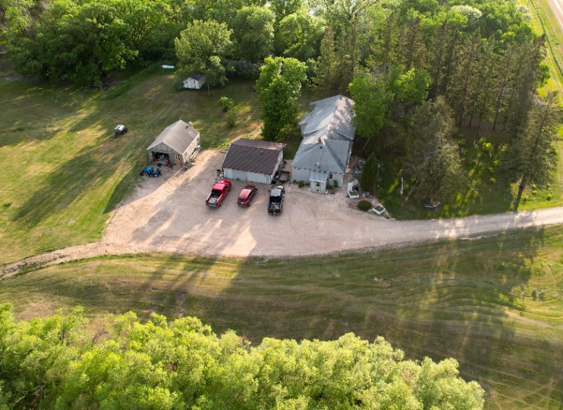 20 Riverview Rd, Riverfront, 9.1 Acres Houses for Sale Winnipeg