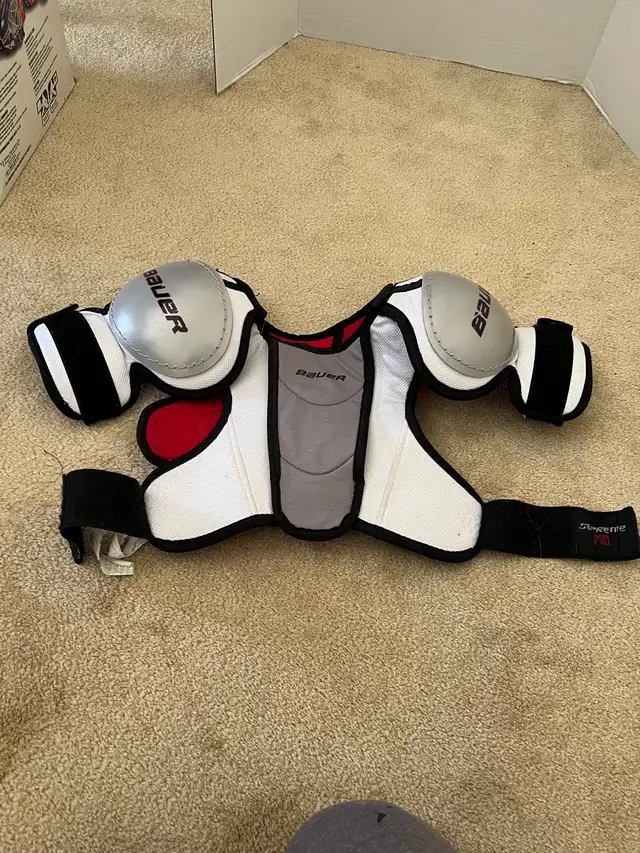Hockey Bauer Youth XL Chest Protector in Hockey in City of Toronto - Image 2