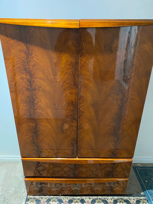 Vintage Wood Cabinet With Shelf’s Fantastic Condition! in Bookcases & Shelving Units in Calgary