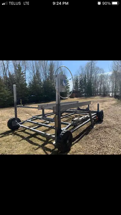 Selling an Hewitt 3600 pound aluminum roller boat / pontoon lift ! Everything works as it should , e...