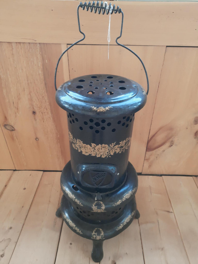 VINTAGE CAST IRON POT BELLY  STOVE in Other in Cornwall - Image 2