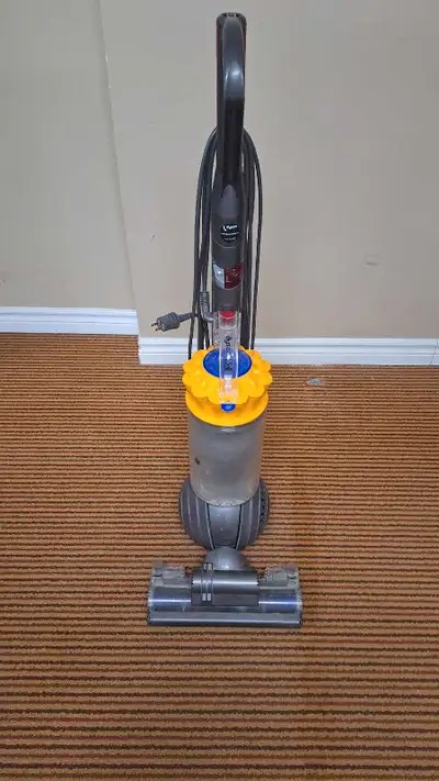 Used Dyson DC66 Ball Upright vacuum cleaner in great condition. Perfect for households, offices and...