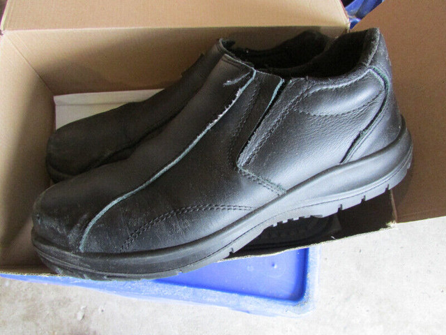  Men's composite toe leather safety shoes  size  10 in Men's Shoes in Markham / York Region - Image 3