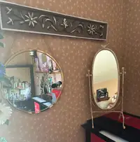 2 BEAUTIFUL MIRRORS 