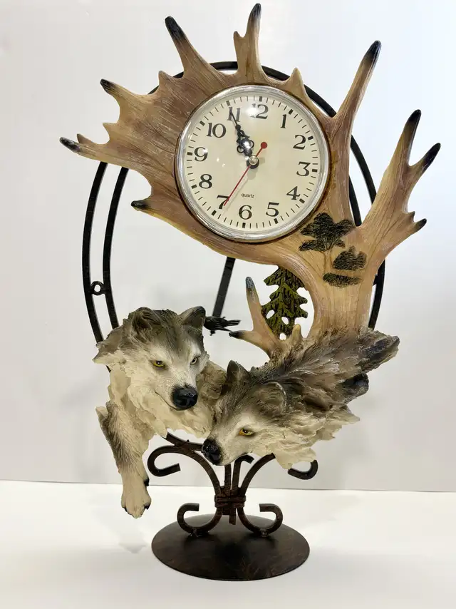 Wolf and Antler Table Clock in Home Décor & Accents in Oakville / Halton Region - Image 2