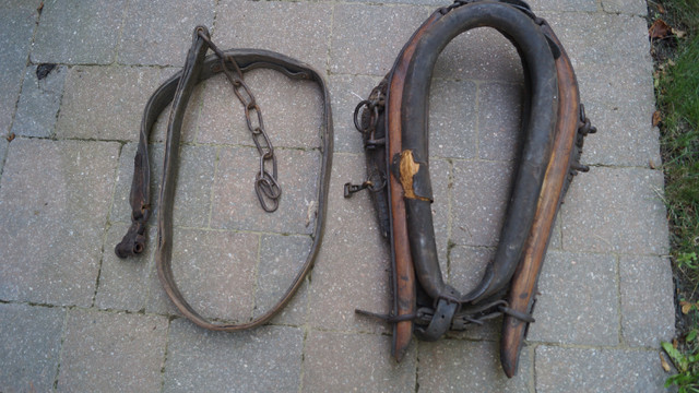 ANTIQUE HORSE COLLAR WITH HAMES AND BELLY BAND in Arts & Collectibles in Mississauga / Peel Region