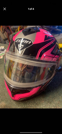 Woman’s Zoan snowmobile helmet 