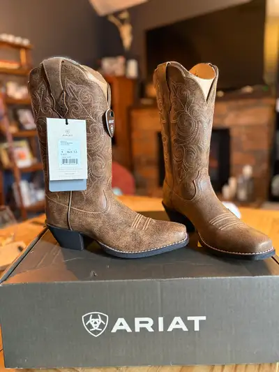 ARIAT Women’s Round Up Square Toe Cowboy Boots, View more