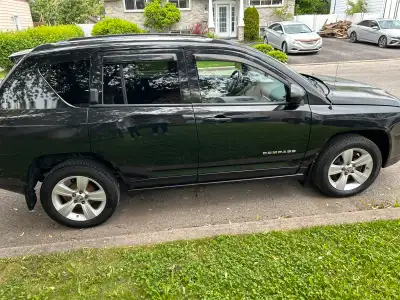 Jeep compass North édition 2011 4 cyl 149000 km toit ouvrant démarreur à distance pneu d’été et hive...