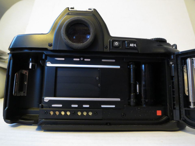 Nikon F801s 35mm film body, lens, flash, case in Cameras & Camcorders in Edmonton - Image 4
