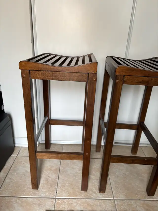Set of Two Wooden Bar Stools in Chairs & Recliners in Oakville / Halton Region - Image 2