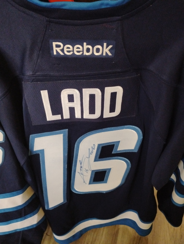 Andrew ladd Signed Jersey Winnipeg Jets in Hockey in Moose Jaw - Image 3
