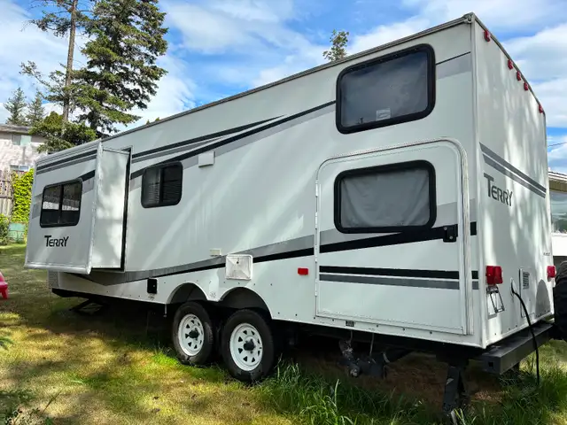 Winterized Fleetwood Terry 2006 in Travel Trailers & Campers in Williams Lake - Image 5