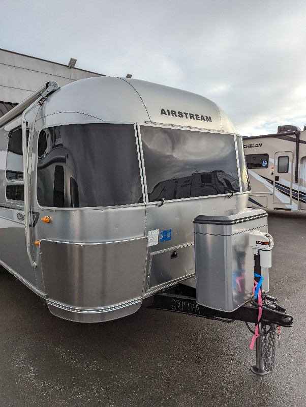2008 Airstream Safari SE 27FB in Travel Trailers & Campers in Mission