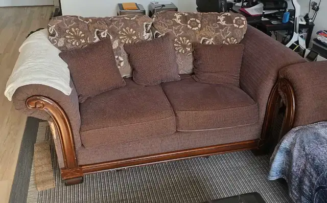 Free Loveseat Available Pick Up in Waterdown in Couches & Futons in Hamilton - Image 3