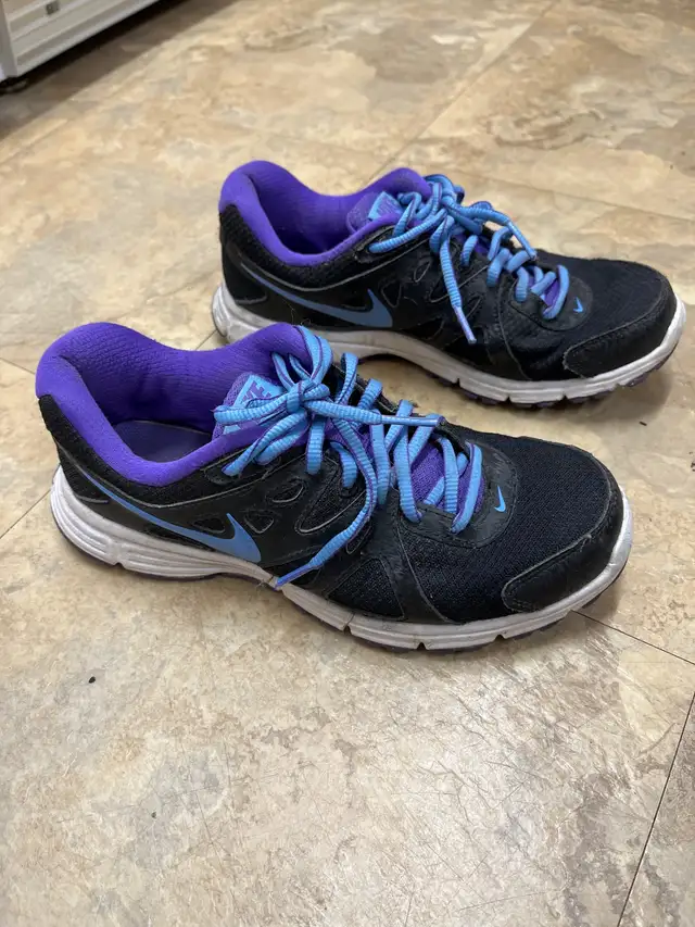  Ladies Nike, black with purple and blue accents, size 6.5 $15 in Women's - Shoes in Kitchener / Waterloo - Image 2