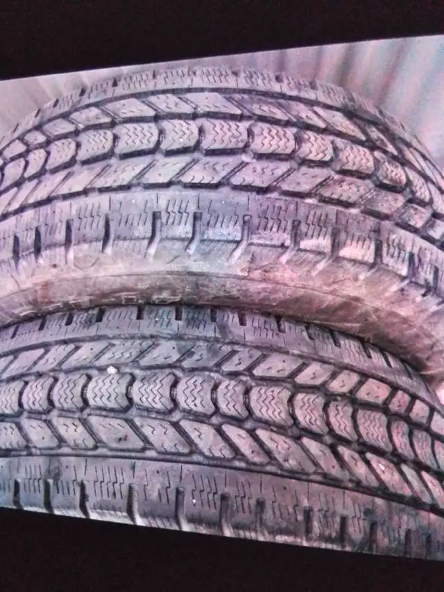 paire ou trio pneus hiver pick up 16 17 18 pouces  bien in Tires & Rims in Québec City - Image 2