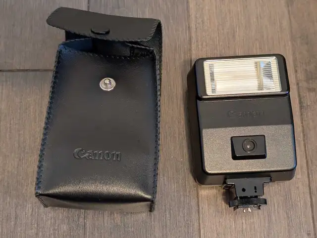 Canon 155A Speedlight Flash with Case64840222167554120