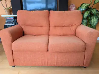 Causeuse de fabrication Québécoise Largeur 54 pouces Profondeur 38 pouces Hauteur 38 pouces (dessus...