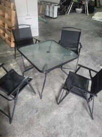 Patio table w/ 4 chairs 