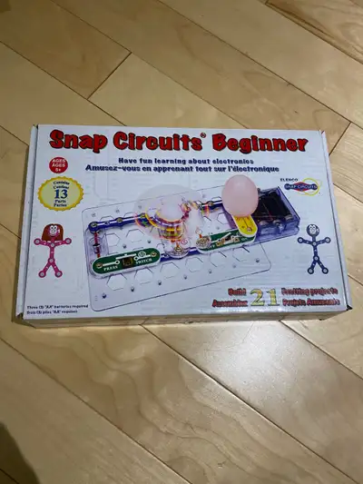 Ignite your child's interest in electronics with this barely used Snap Circuits Beginner kit! This e...