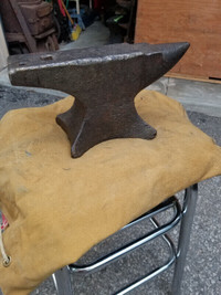 25 lbs old anvil