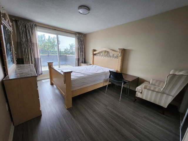 Roommate needed-Sharing Room- Opposite WestwoodMall BusTerminal in Room Rentals & Roommates in Mississauga / Peel Region - Image 2