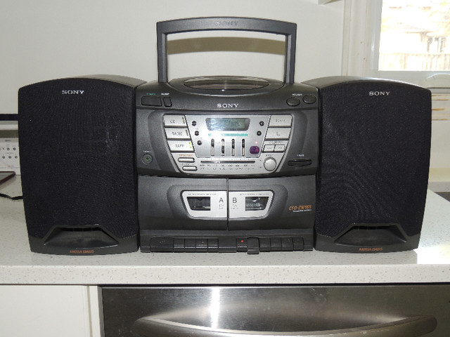 Sony CFD-ZW165 Portable AM/FM Stereo CD Dual Cassette Boombox in Stereo Systems & Home Theatre in Mississauga / Peel Region