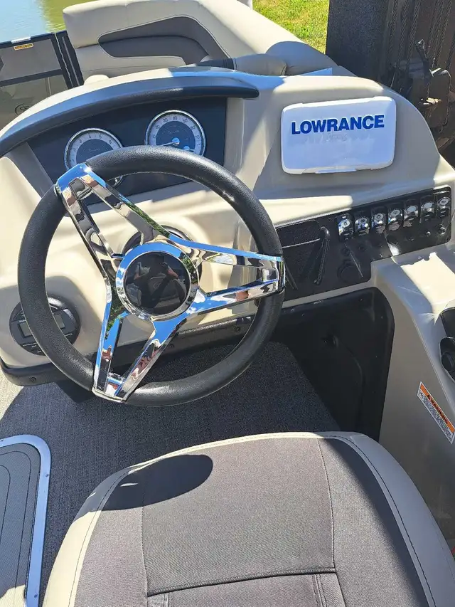 2022 Barletta Pontoon Boat 22' in Personal Watercraft in Chatham-Kent - Image 4