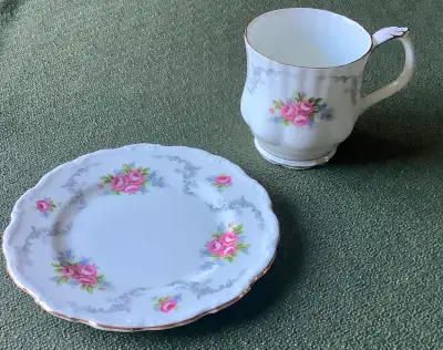 ROYAL ALBERT TRANQUILITY DESSERT PLATES, View more