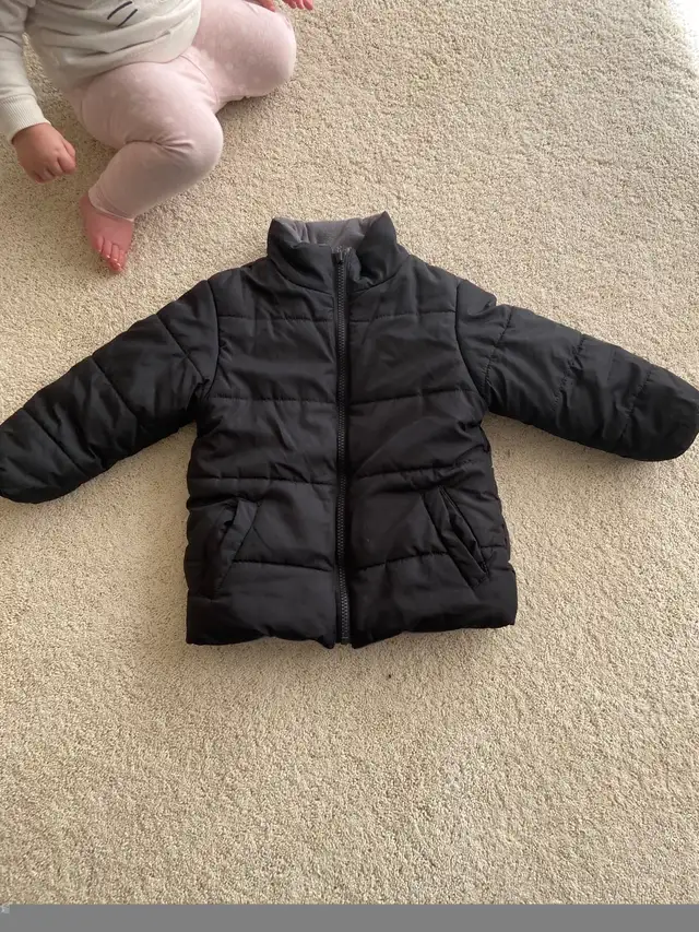 2T Black Winter Coat w/two hidden inside pockets in Clothing - 2T in Winnipeg - Image 5