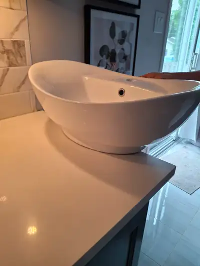 Lavabo VASQUE ovale en porcelaine Blanche, View more