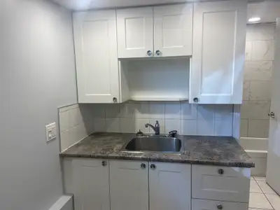 Bachelor-studio nouvellement rénové, Coin tranquille de Lachine partiellement meublé avec poêle, réf...