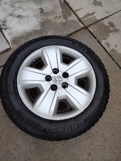 Snow Tires. 215/60R17, Cooper: Weather Master S/T2, like new, c/w four hub caps