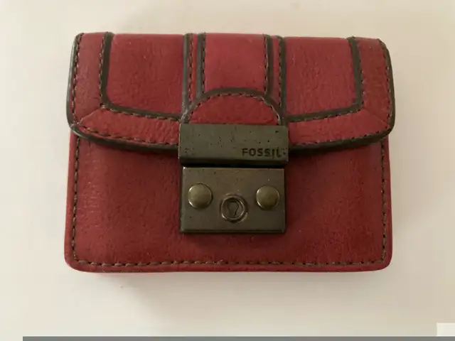Fossil Unisex Brown Leather Card Holder Clasp in Other in Edmonton - Image 3