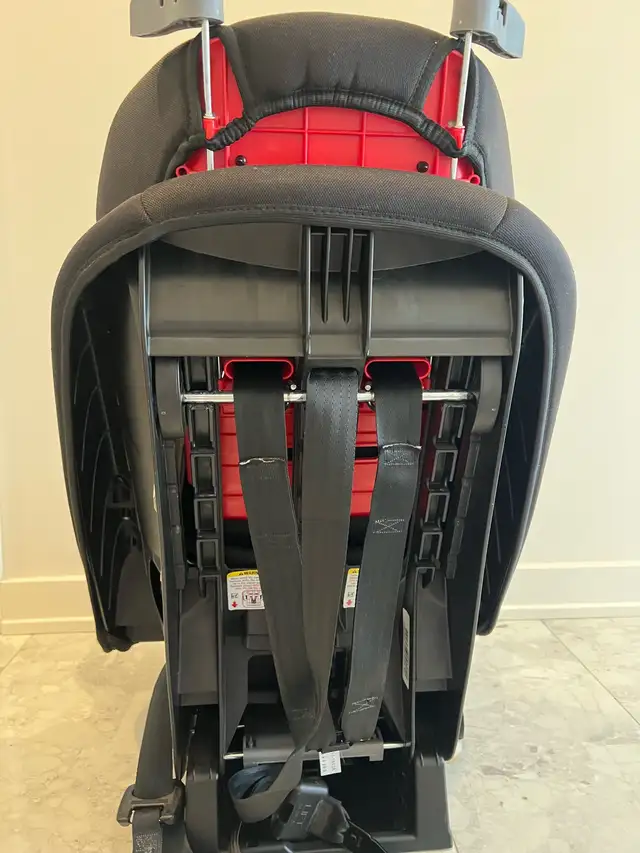 Car seat in Strollers, Carriers & Car Seats in Ottawa - Image 5