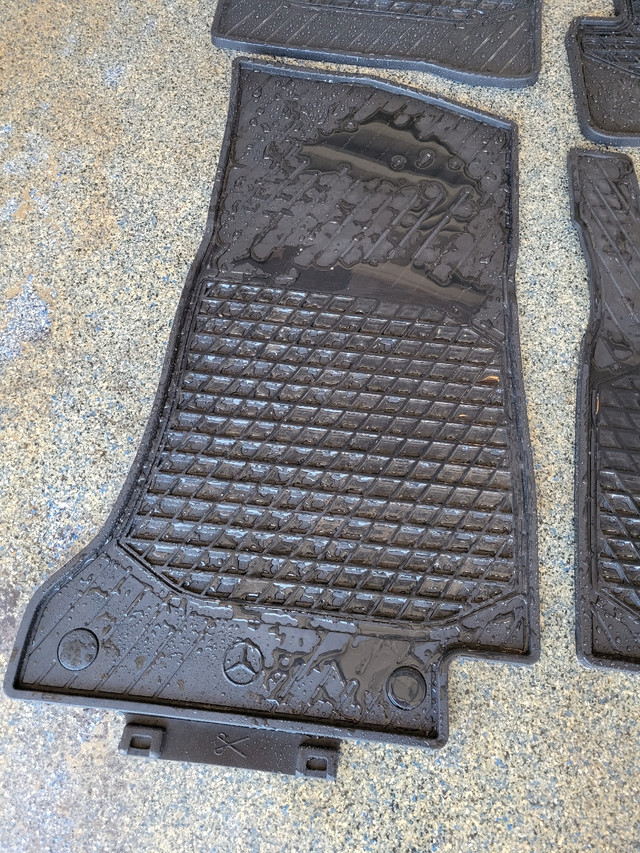 2 Set Floor mat C450 mercedes benz Amg  in Garage Sales in Hamilton - Image 4