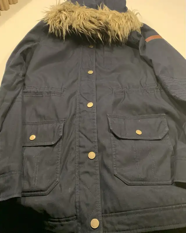 Hollister woman’s large winter jacket  in Women's - Tops & Outerwear in Mississauga / Peel Region - Image 2