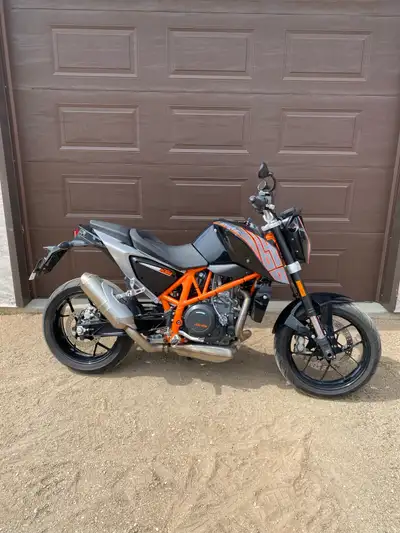 Stock bike, except after market clutch lever and mirrors. Comes with original clutch lever and one o...