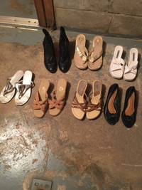 Ladies flat heel sandals size8 -8 is $5