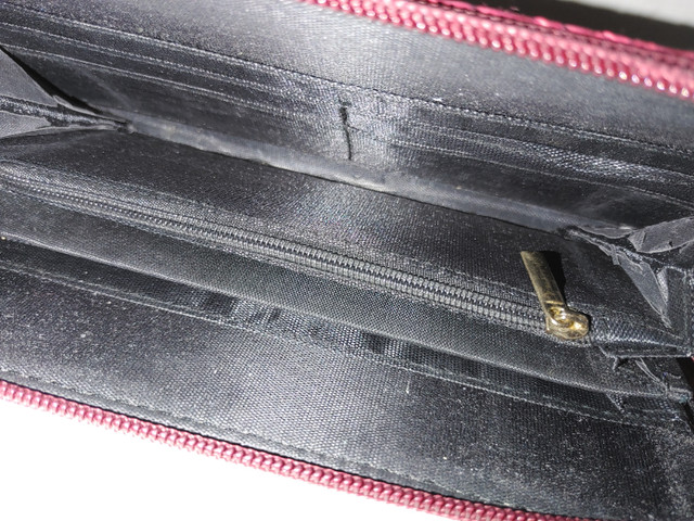 Red Wallet in Women's - Bags & Wallets in Norfolk County - Image 2