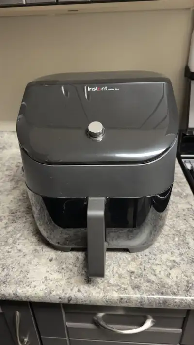 I'm selling an Instant Vortex Plus 6-Quart Air Fryer Oven in used condition, perfect for quick and h...